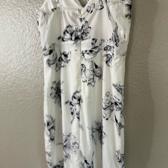 NWOT Darling Daylily Black and White Floral Print High-Low Maxi Dress - Picture 7 of 9